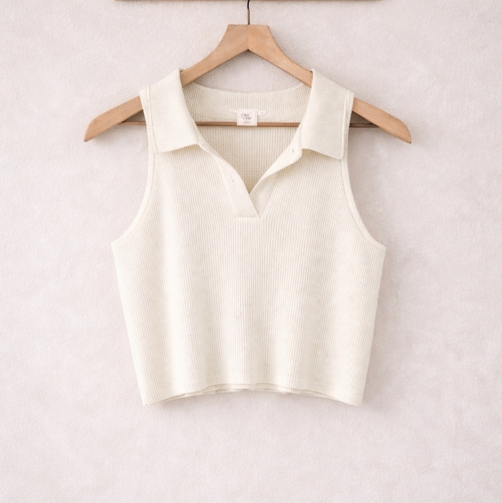 Sincerely Jules Ribbed Sleeveless Collared Cropped Top – Cream (Size L)